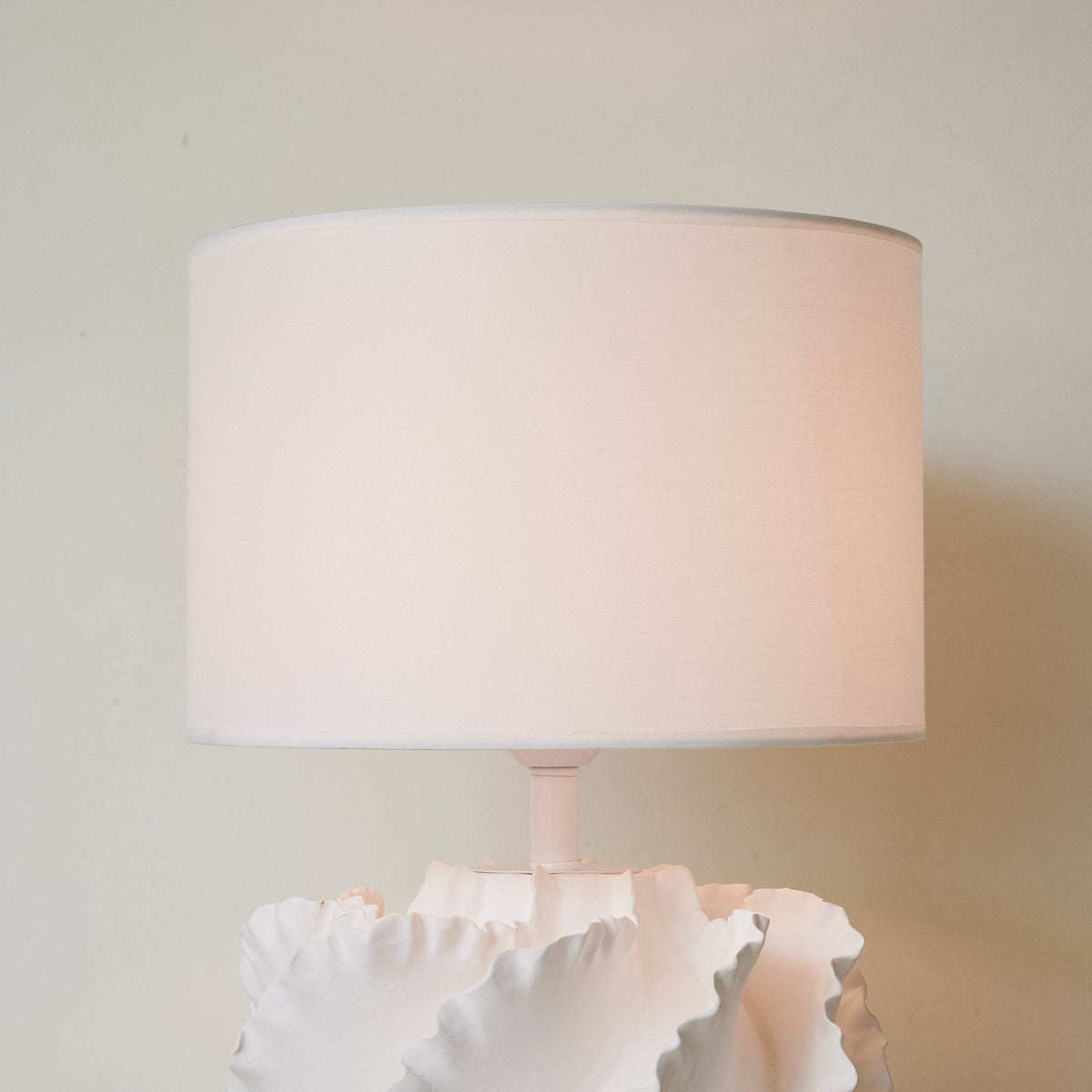 Keith modern bordslampa i keramik