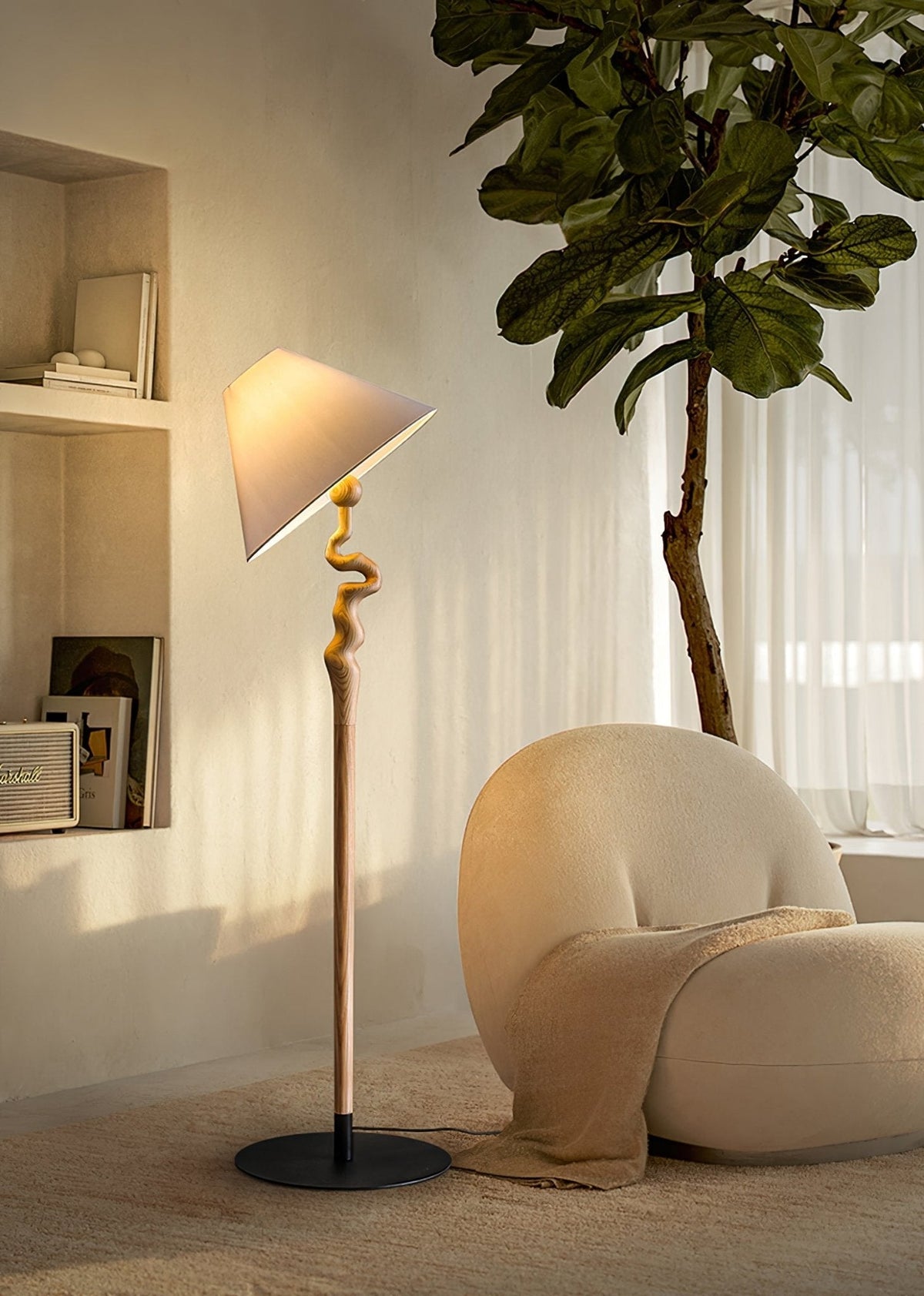 Avloril kunstnerisk gulvlampe i træ