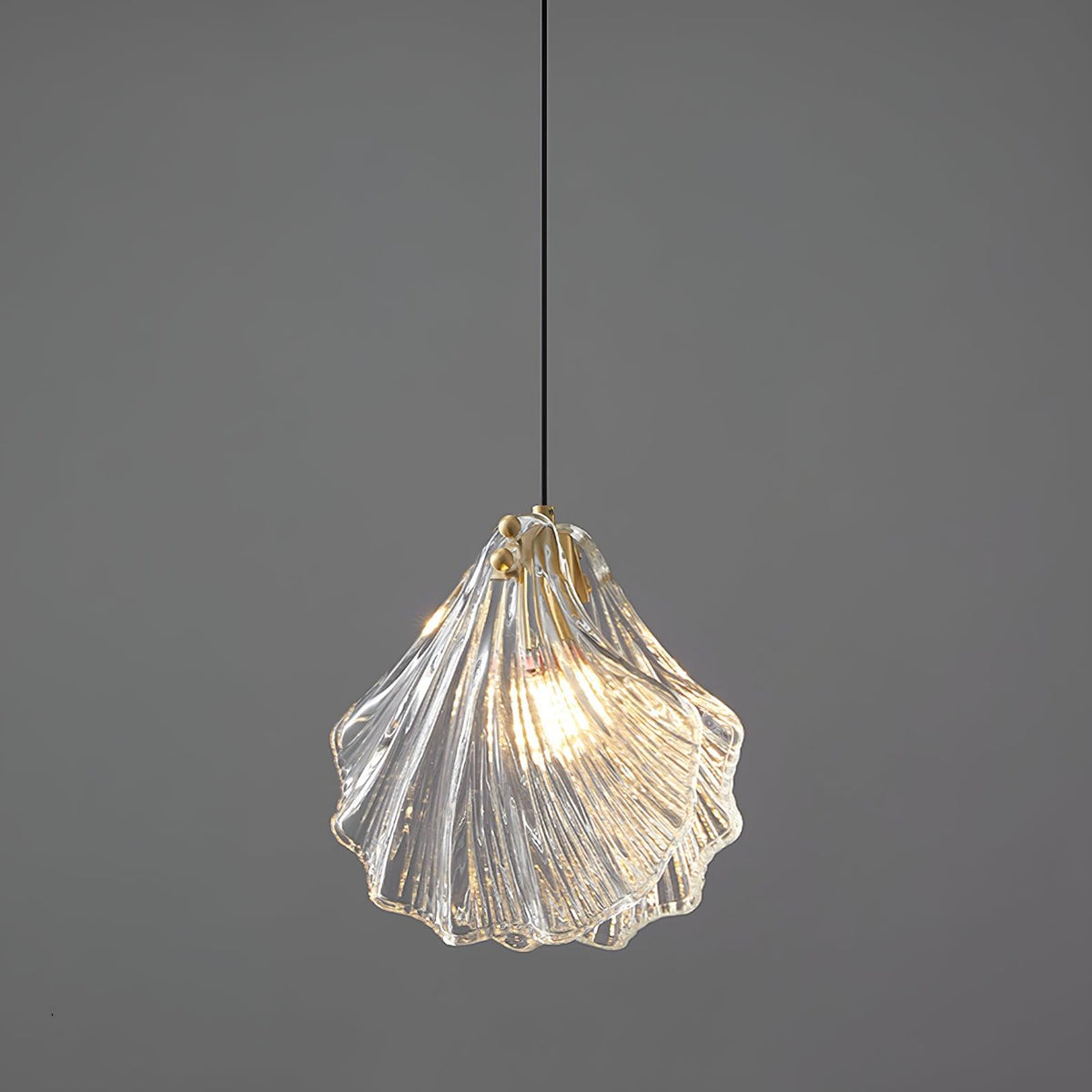 Veda pendellampa i glas, snäckformad, konstnärlig och elegant