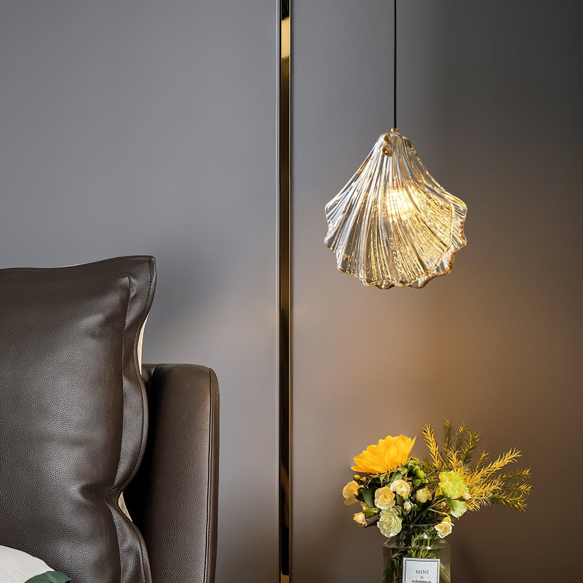 Veda pendellampa i glas, snäckformad, konstnärlig och elegant