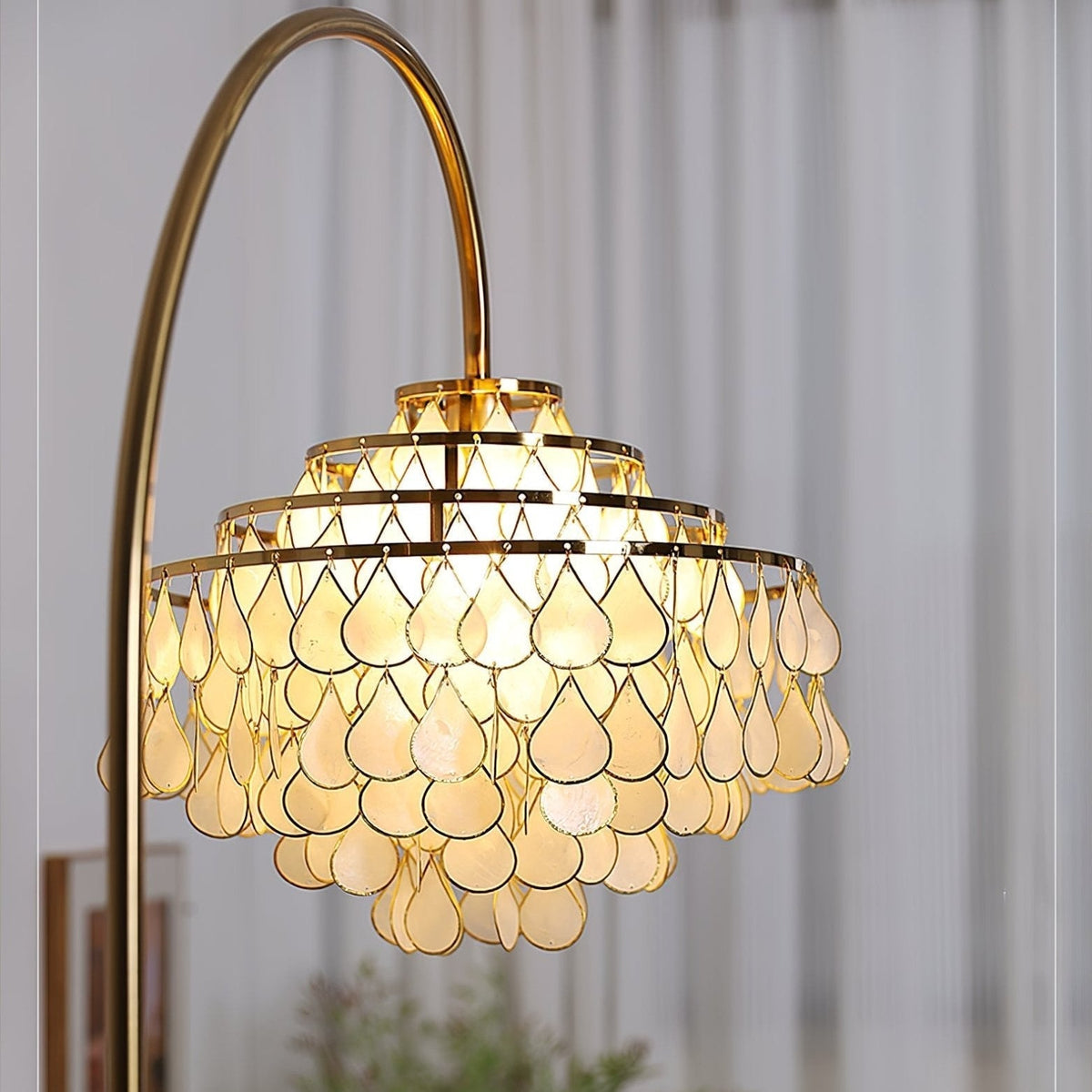 Luksus-gulvlampe med skal Emily
