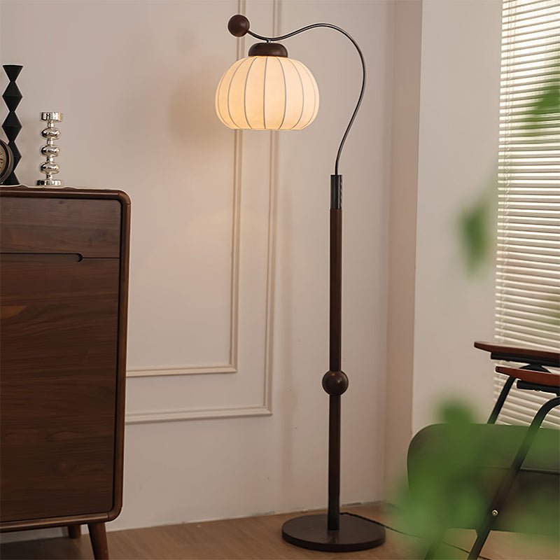 Devenor golvlampa i silke och trä