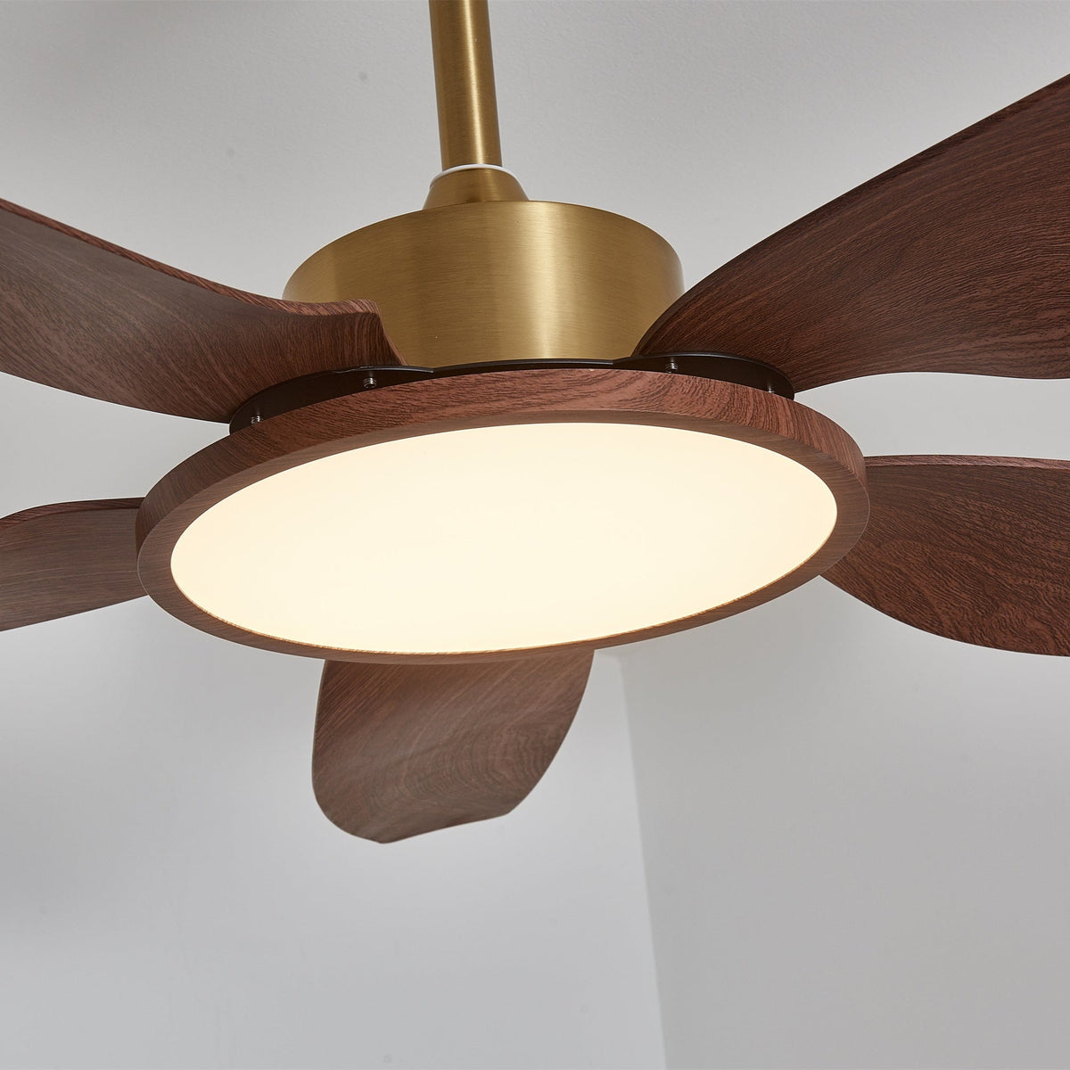 Sylenel moderne loftsventilator med lys i træ og messing