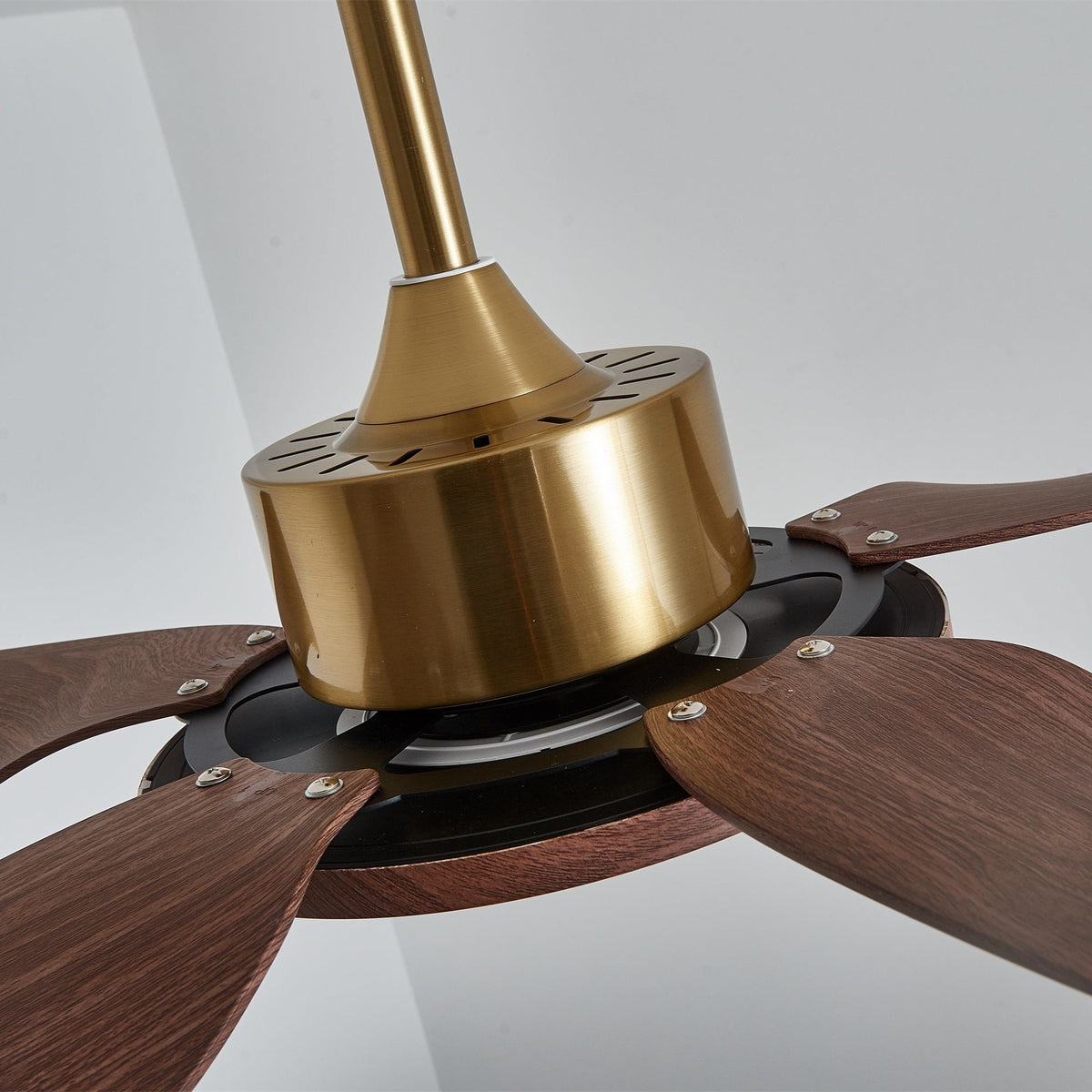 Sylenel moderne loftsventilator med lys i træ og messing