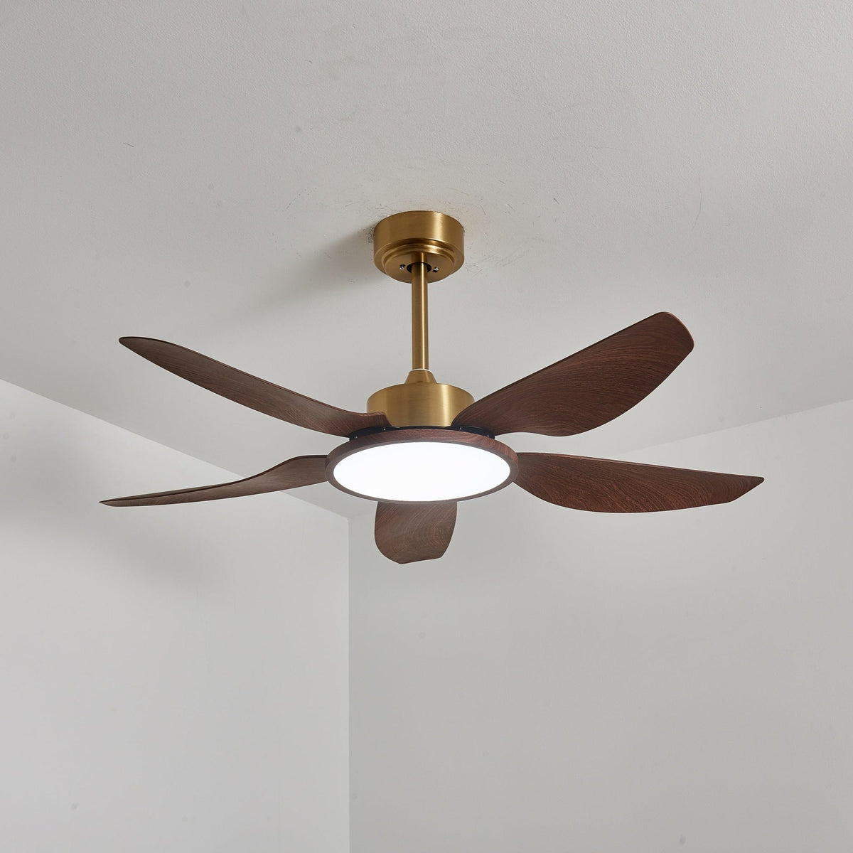 Sylenel moderne loftsventilator med lys i træ og messing