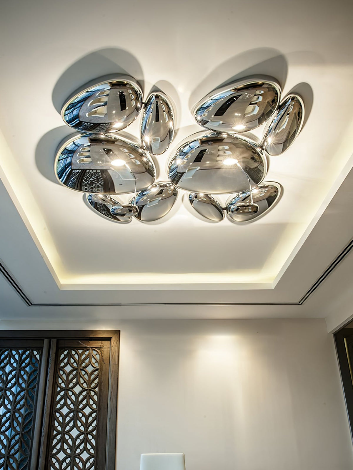 Vostix modern taklampa i krom med småstensdesign