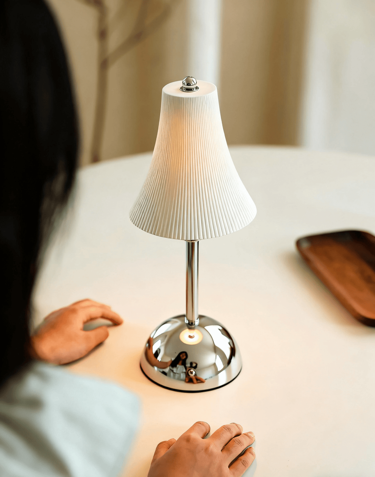 Elarin-bordlampe med slank talje
