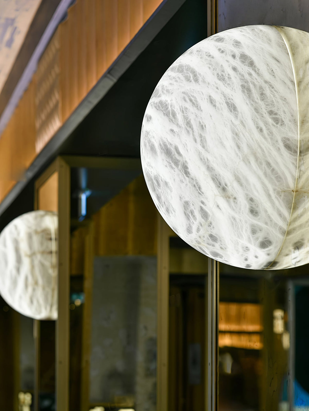 Albiaria Wabi-sabi-vägglampa i alabaster