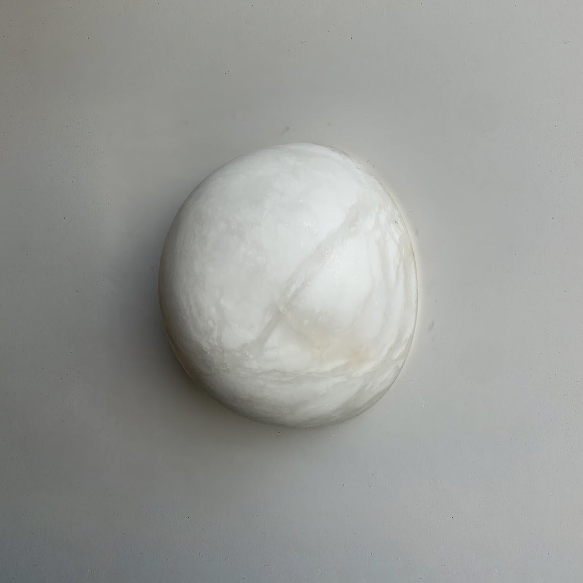 Albiaria Wabi-sabi-vägglampa i alabaster