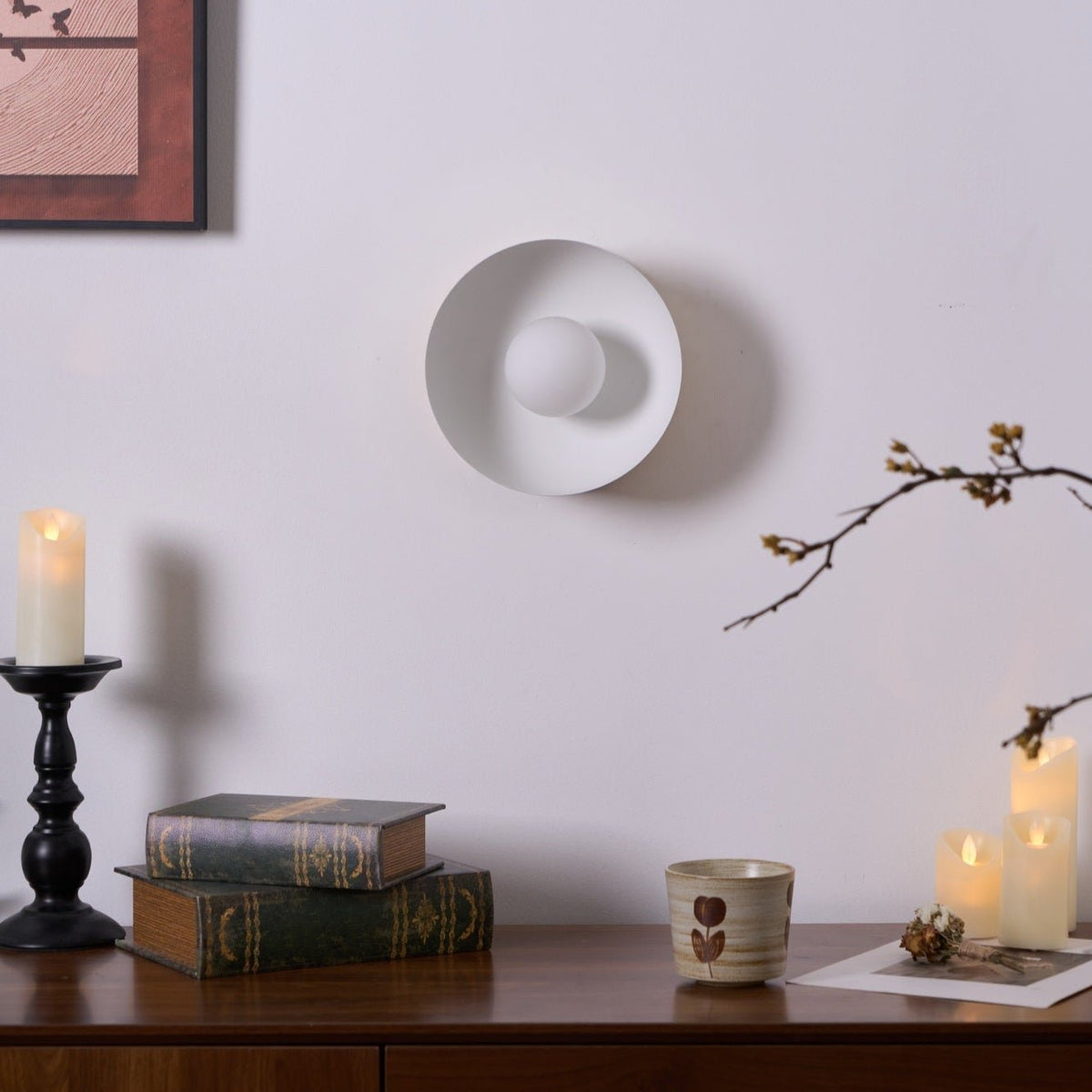 Eirearia modern minimalistisk vägglampa i mässing och glas med solförmörkelsemotiv
