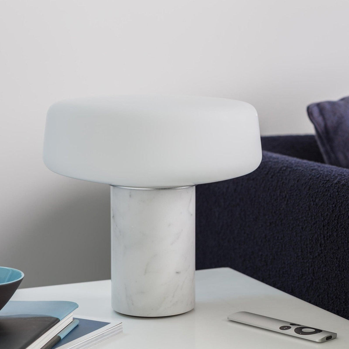 Erinilil bordlampe med marmorfod