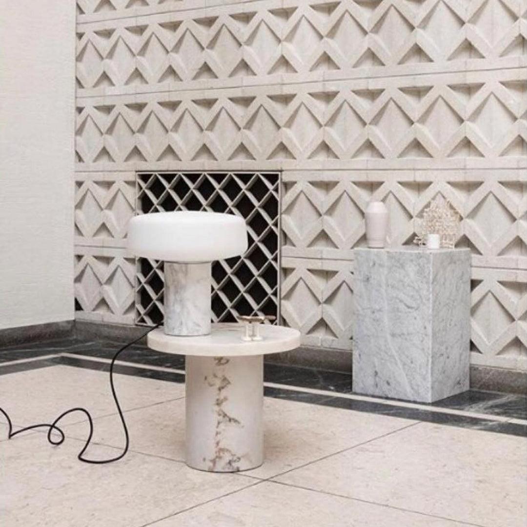 Erinilil bordlampe med marmorfod