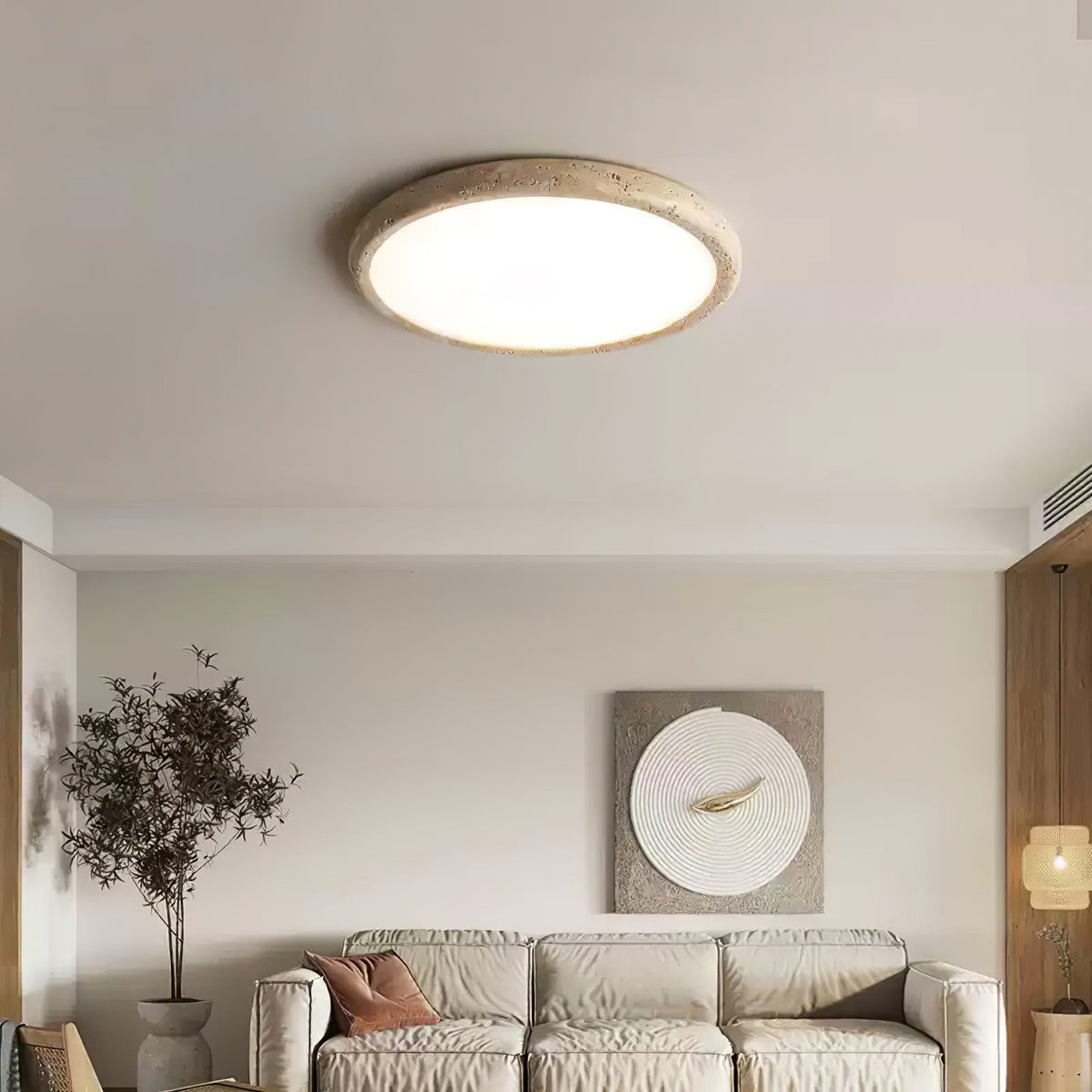 Aurrina loftslampe i travertin med ringramme
