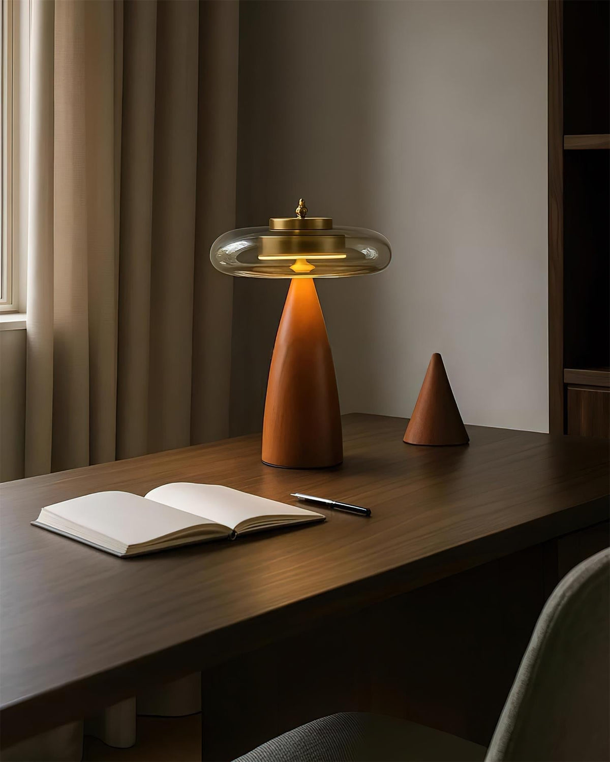 Lumanelia Table Lamp