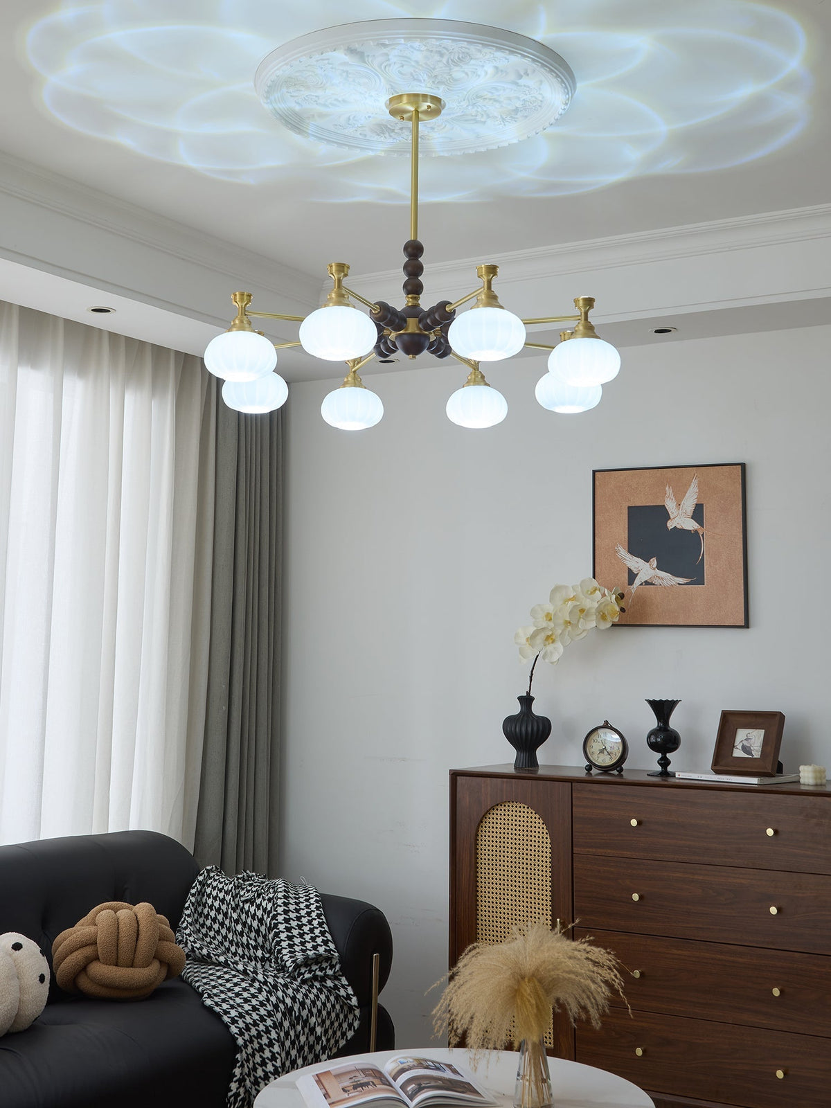 Avdorira elegantti vintage-tyylinen messinki- ja puukattokruunu