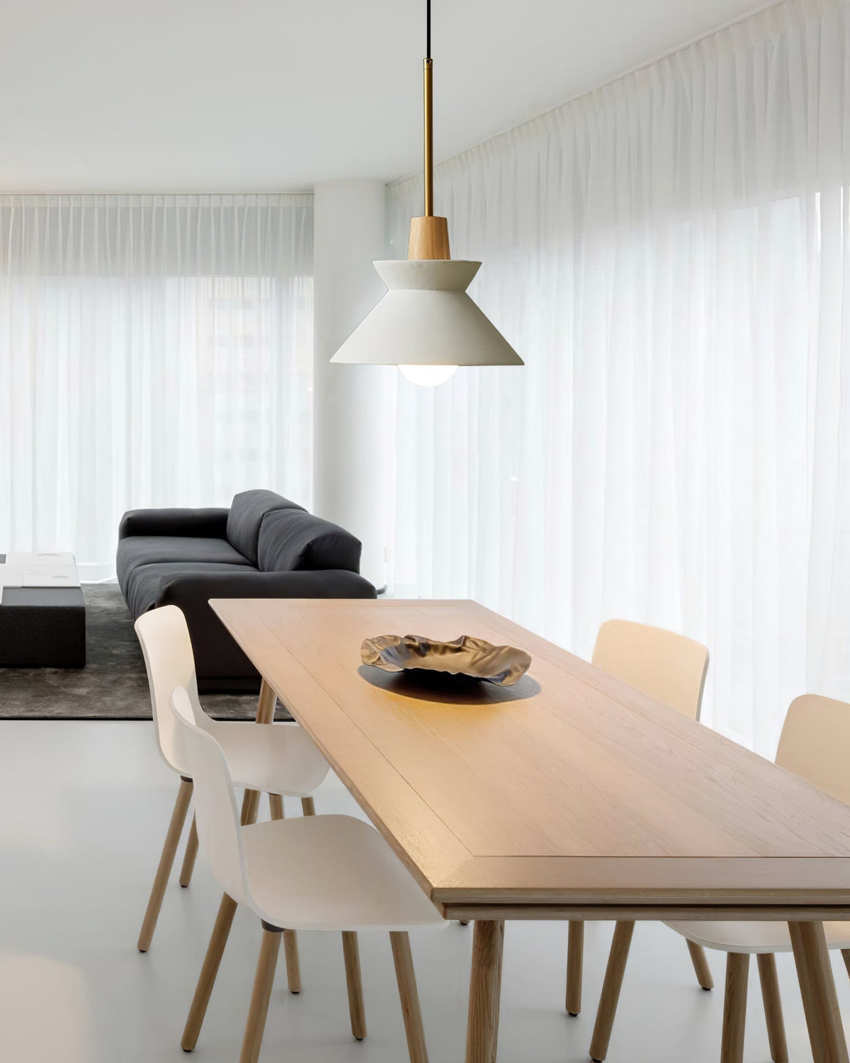 Revelo puuvalaisin, pohjoismainen minimalistinen muotoilu