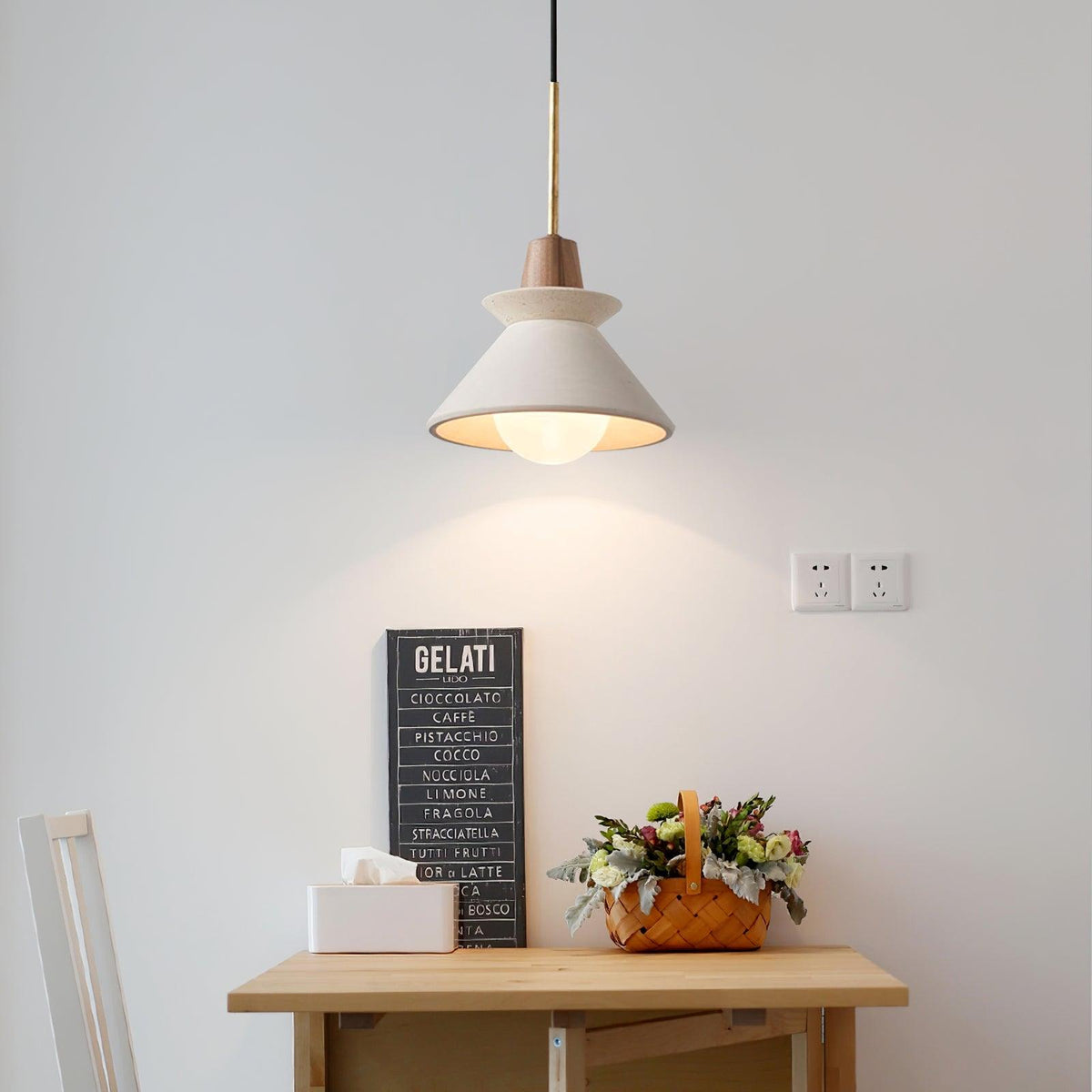 Revelo puuvalaisin, pohjoismainen minimalistinen muotoilu