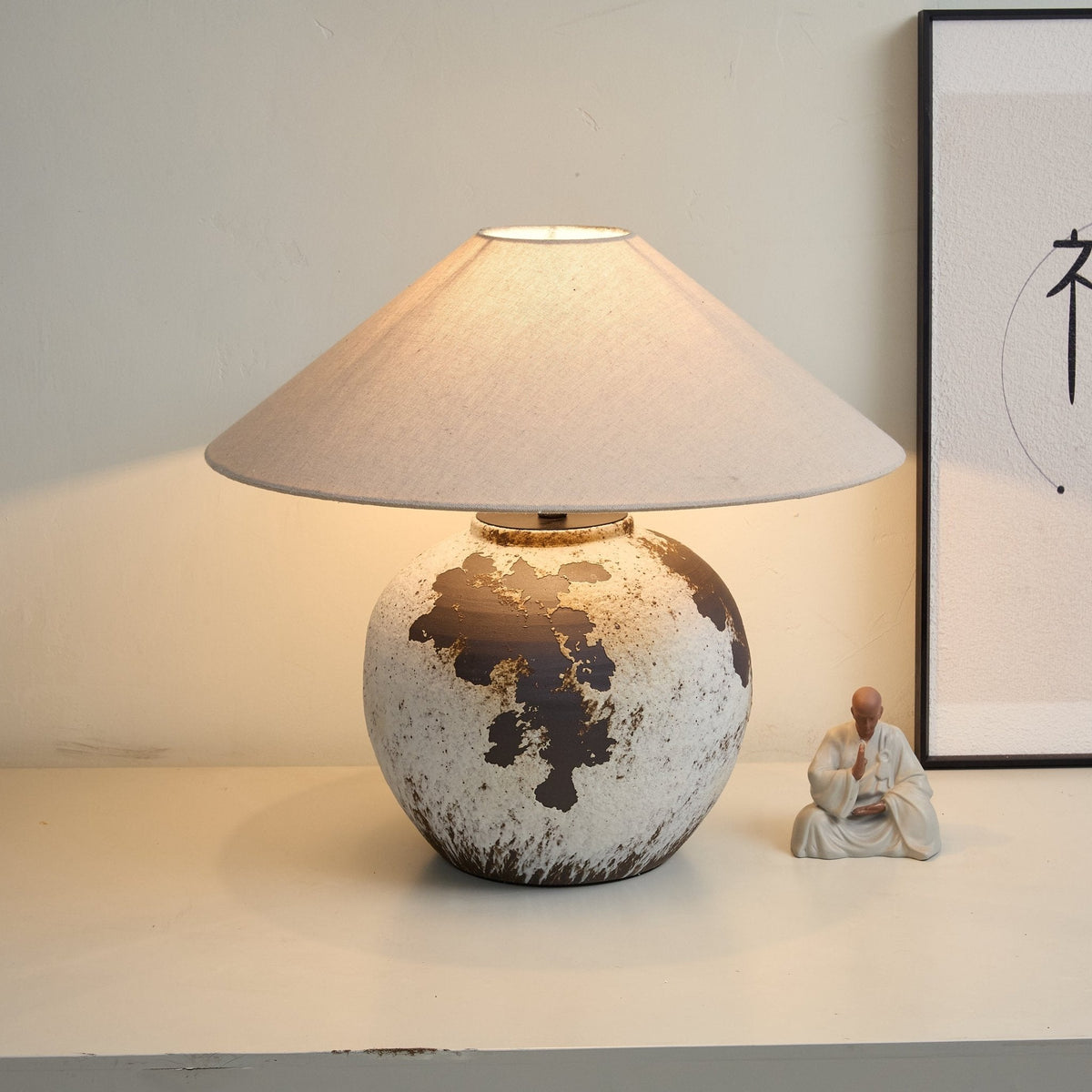 Elienora keramisk bordlampe med kugleformet skærm