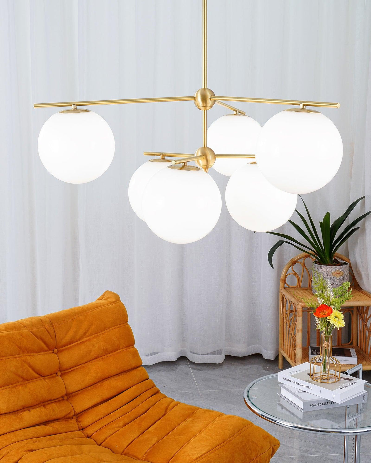 Casoella moderne Sphere & Stem-lysekrone i guldfarve med LED