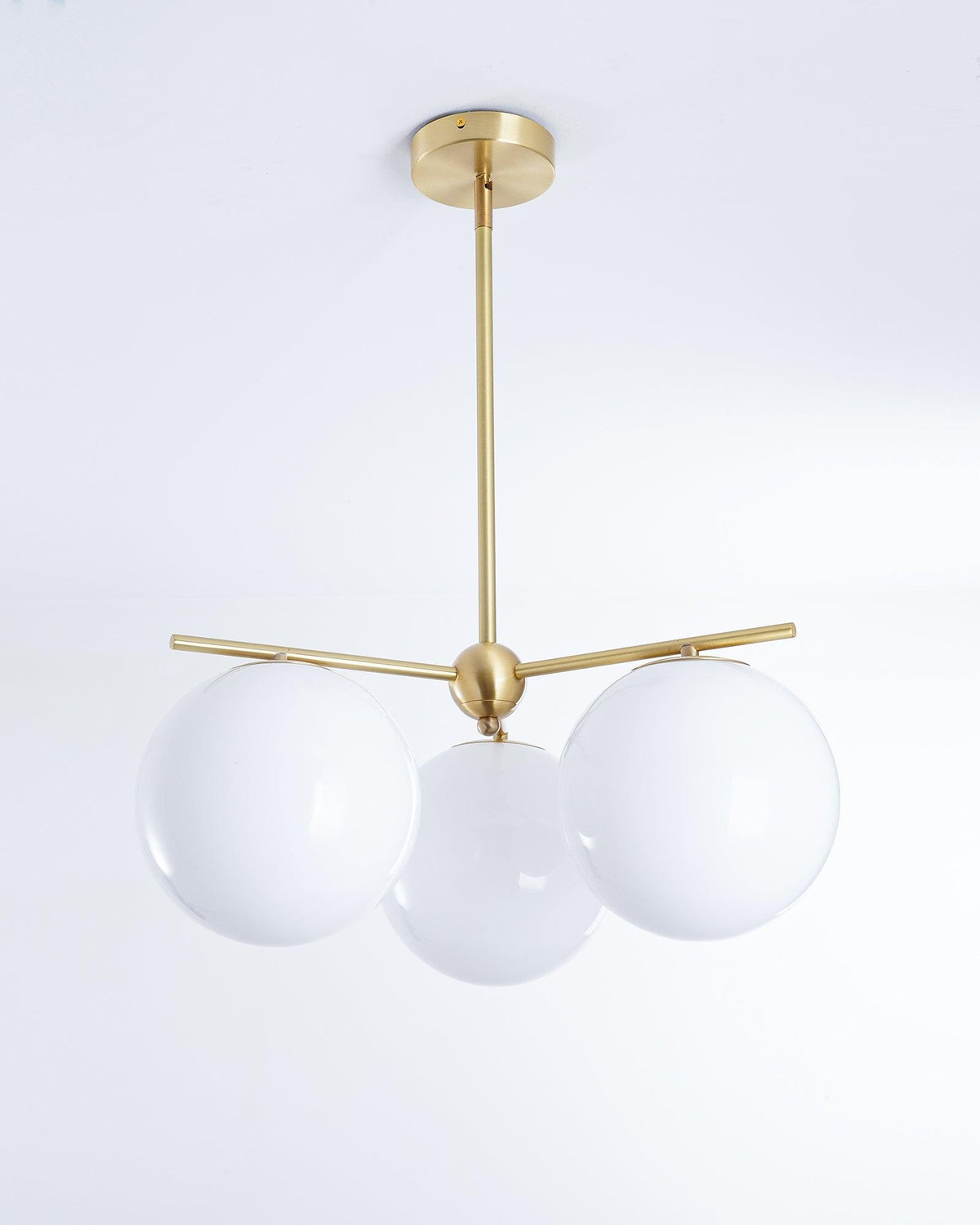 Casoella moderne Sphere & Stem-lysekrone i guldfarve med LED