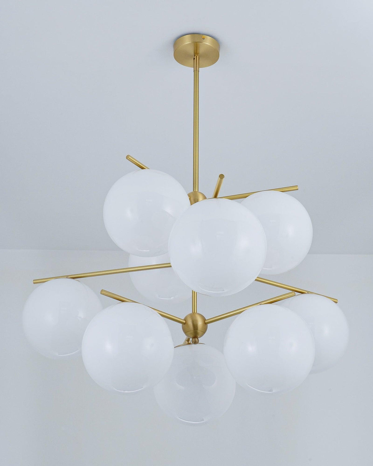 Casoella moderne Sphere & Stem-lysekrone i guldfarve med LED
