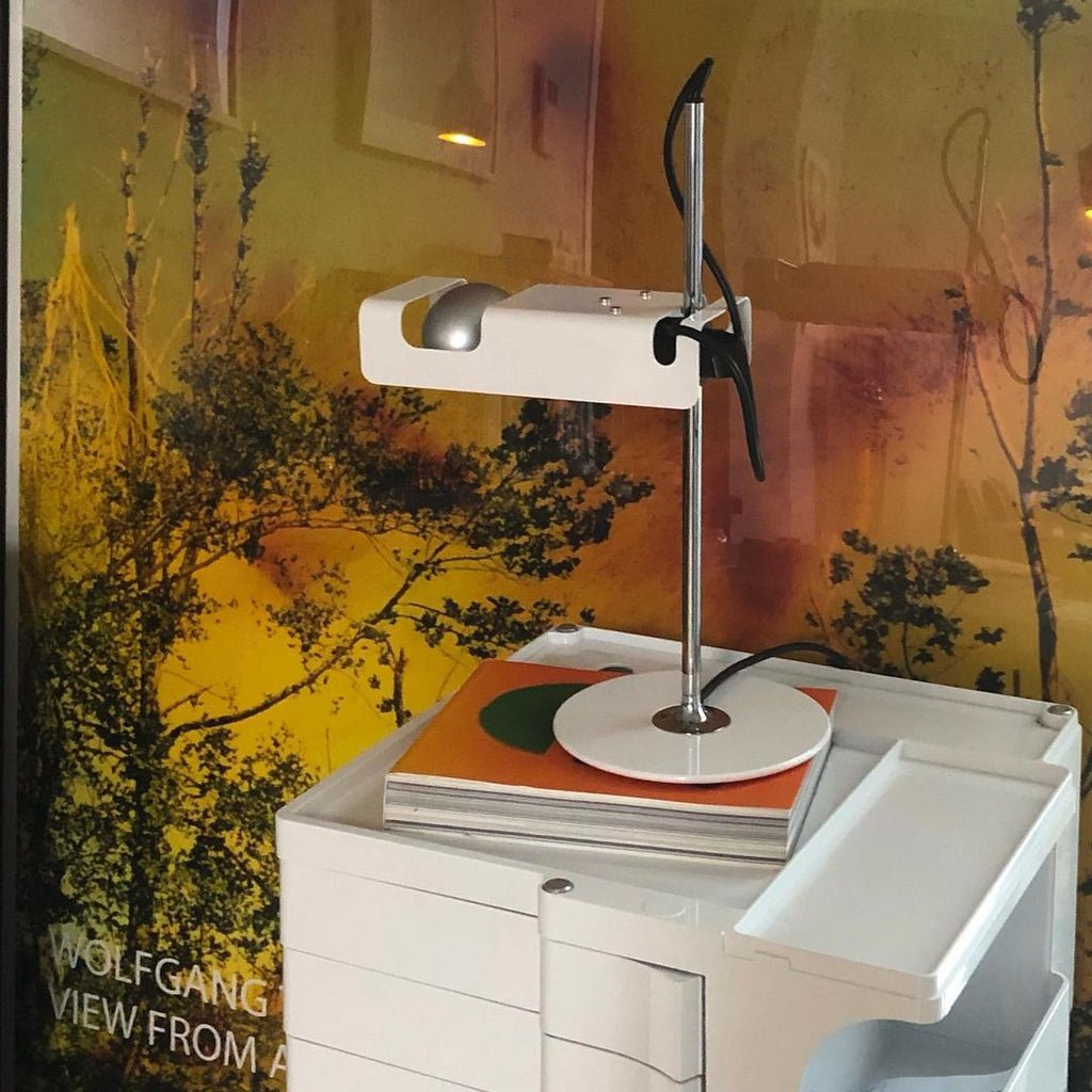 Candeeiro de mesa futurista Lumousin