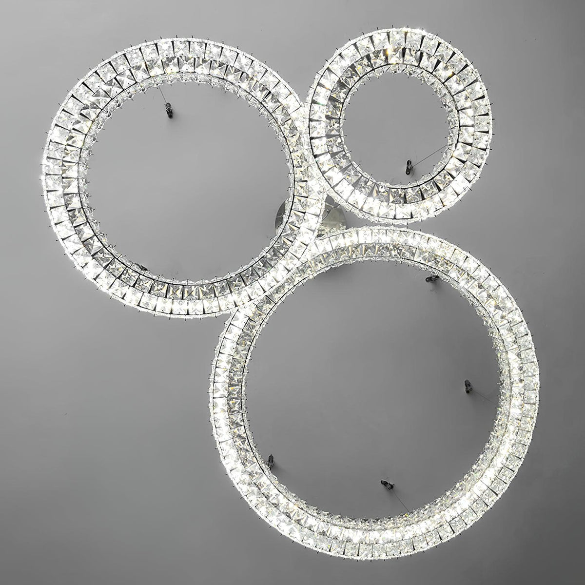 Luxerian Spiridon Luxe -kattokruunu kristallirenkailla