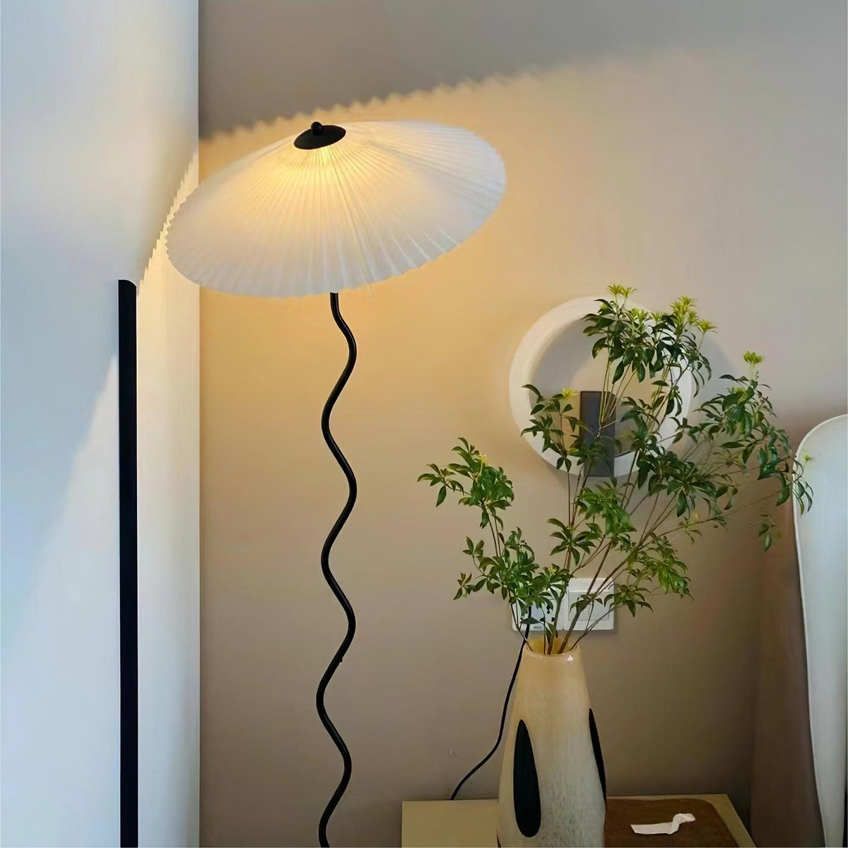 Avenaelia Floor Lamp