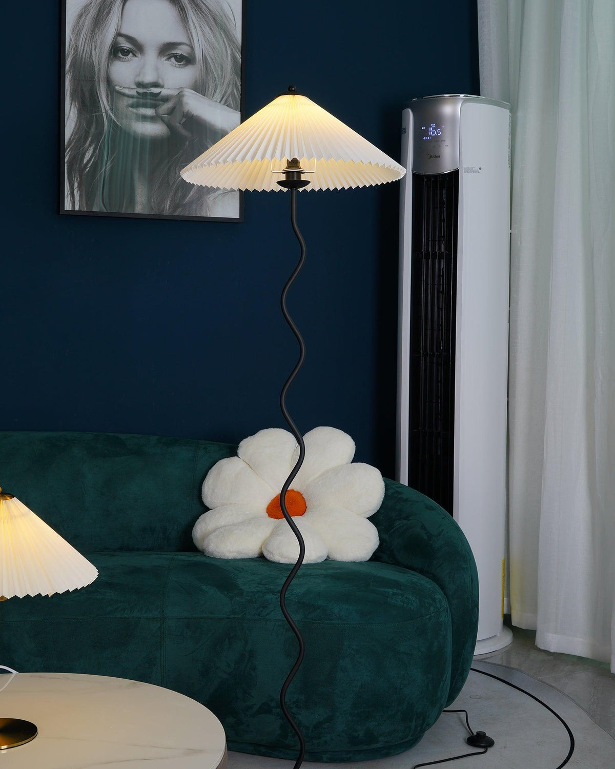 Avenaelia Floor Lamp