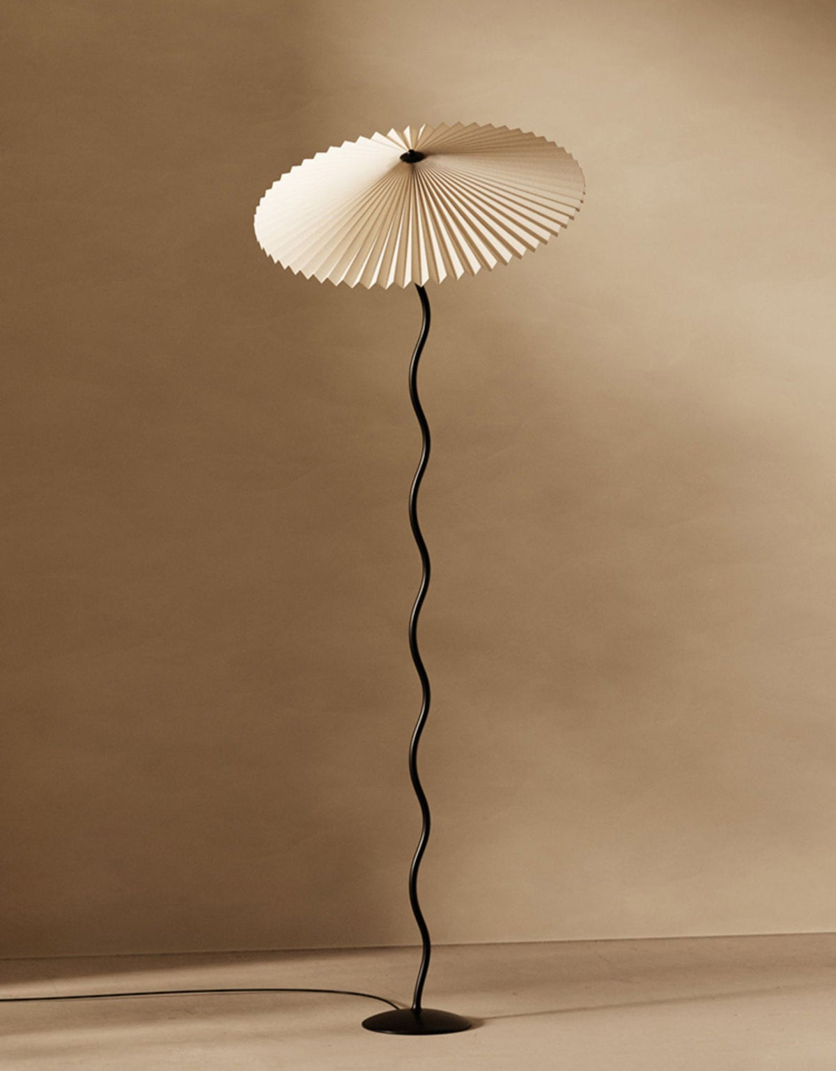 Lioraven minimalistisk gulvlampe i stof