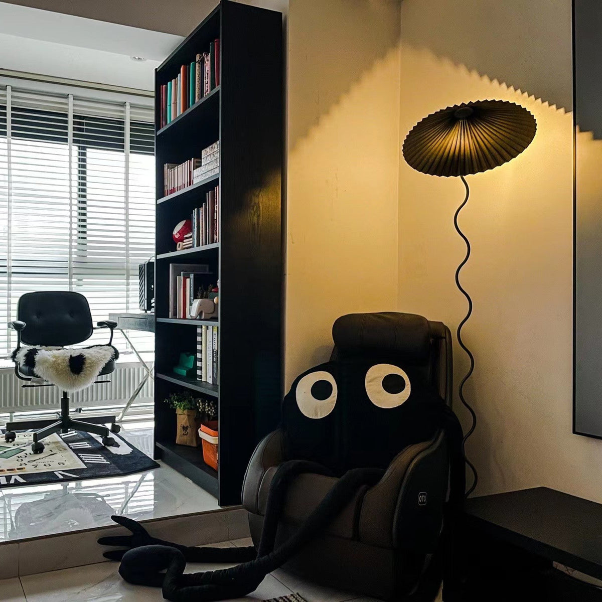 Lioraven minimalistisk gulvlampe i stof