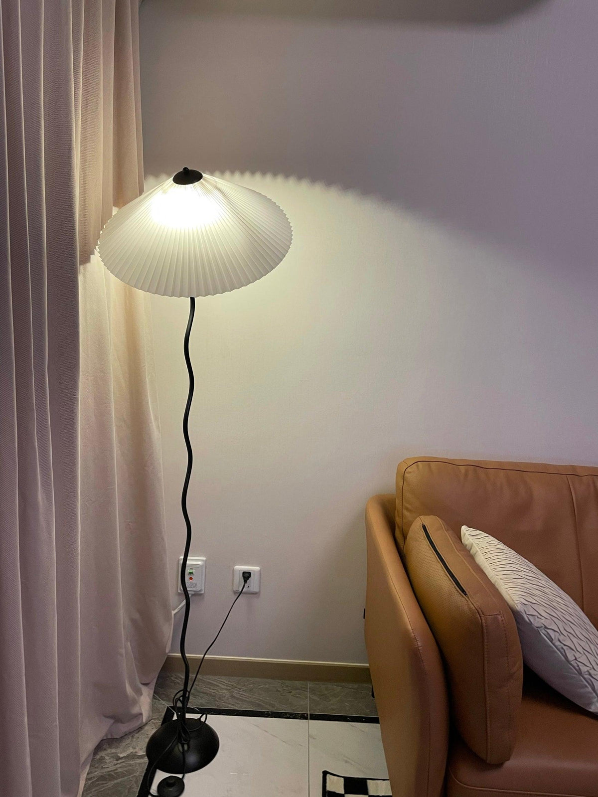 Lioraven minimalistisk gulvlampe i stof