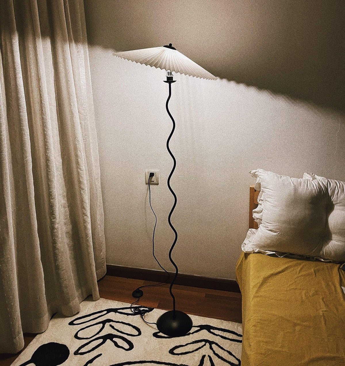 Lioraven minimalistisk gulvlampe i stof