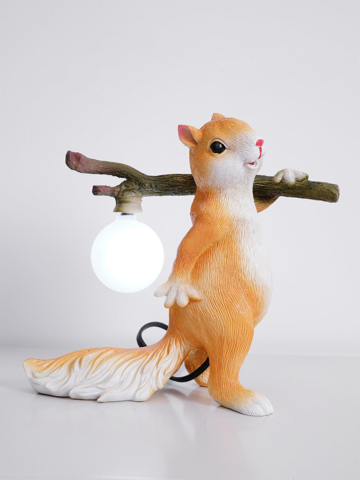 Niranielle finurlig bordlampe i resin