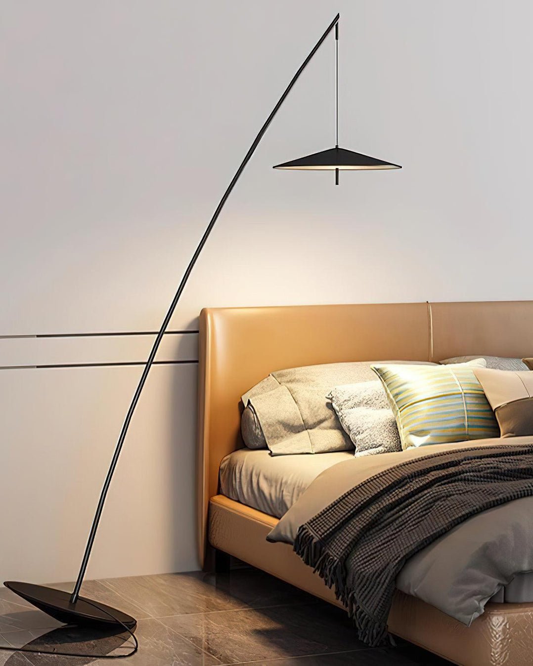 Arcana minimalistisk golvlampa i svart
