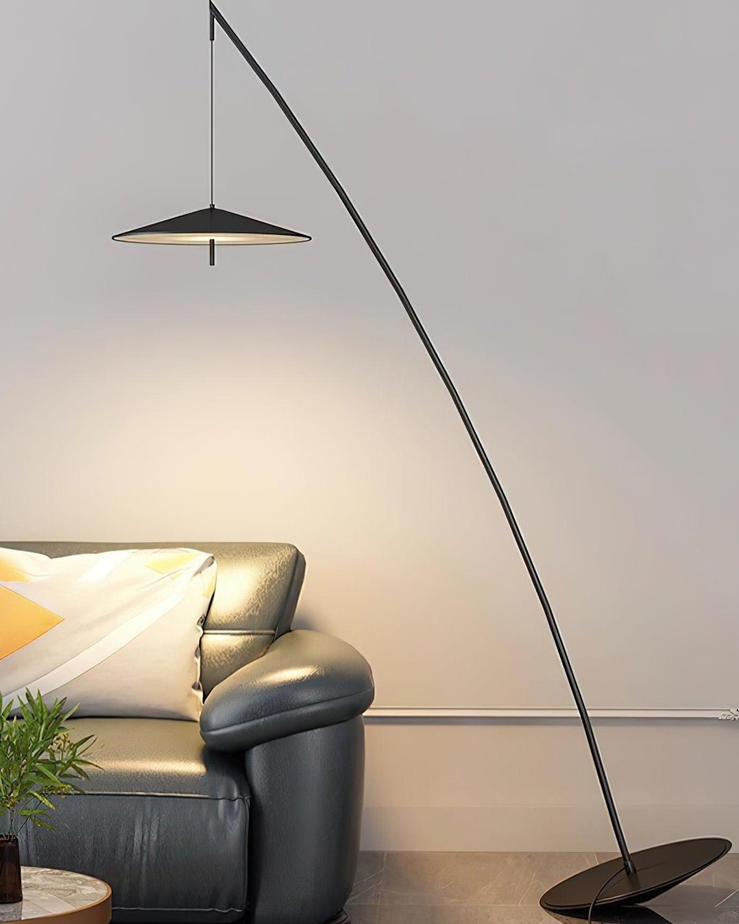 Arcana minimalistisk golvlampa i svart