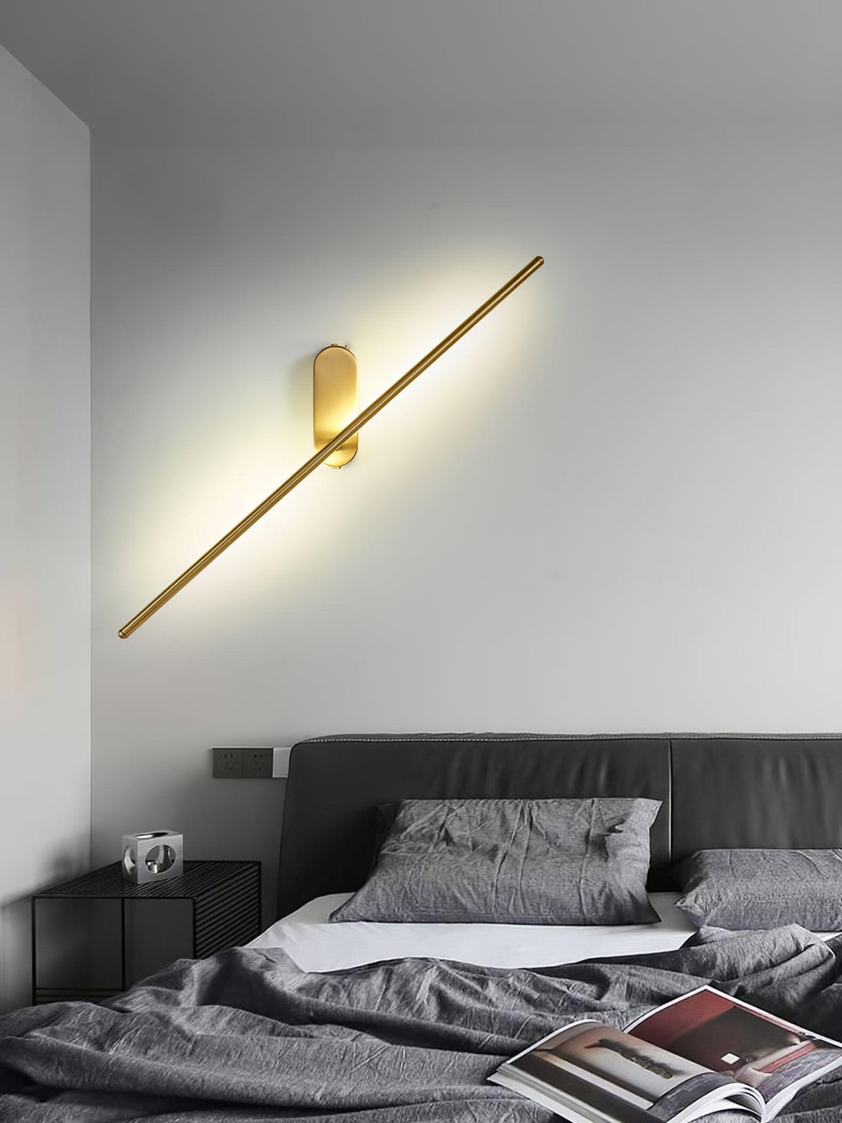 Vrysl minimalistisk væglampe med stik og stavdesign