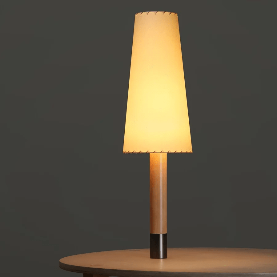 Candeeiro de mesa Bravique com costuras