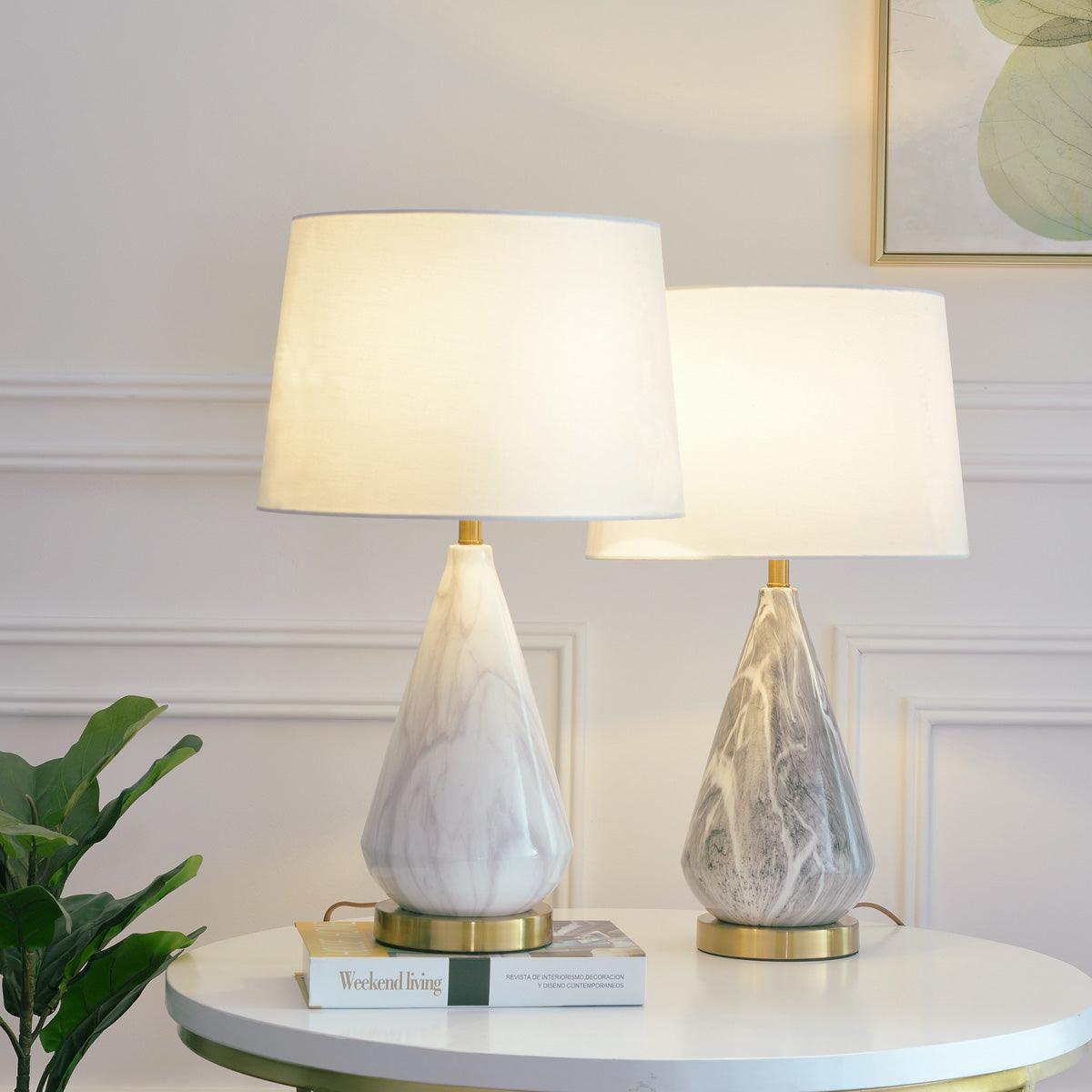 Elysian bordlampe i hvid og sort marmor