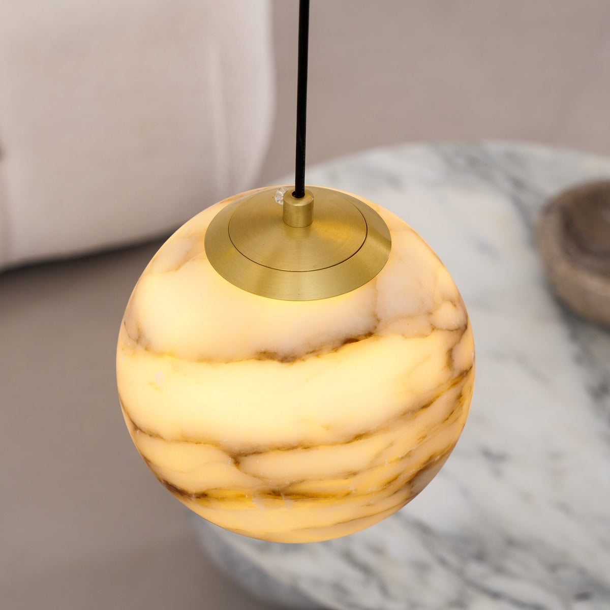 Nivinian ljuskrona i alabaster
