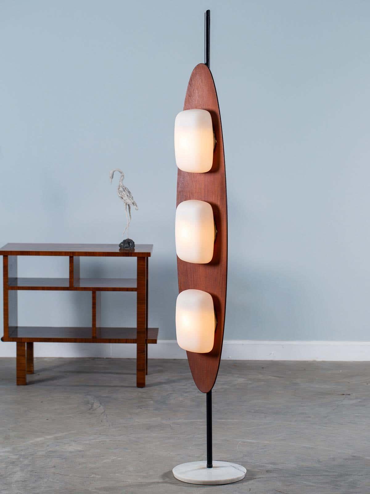 Camirara-gulvlampe i marmor