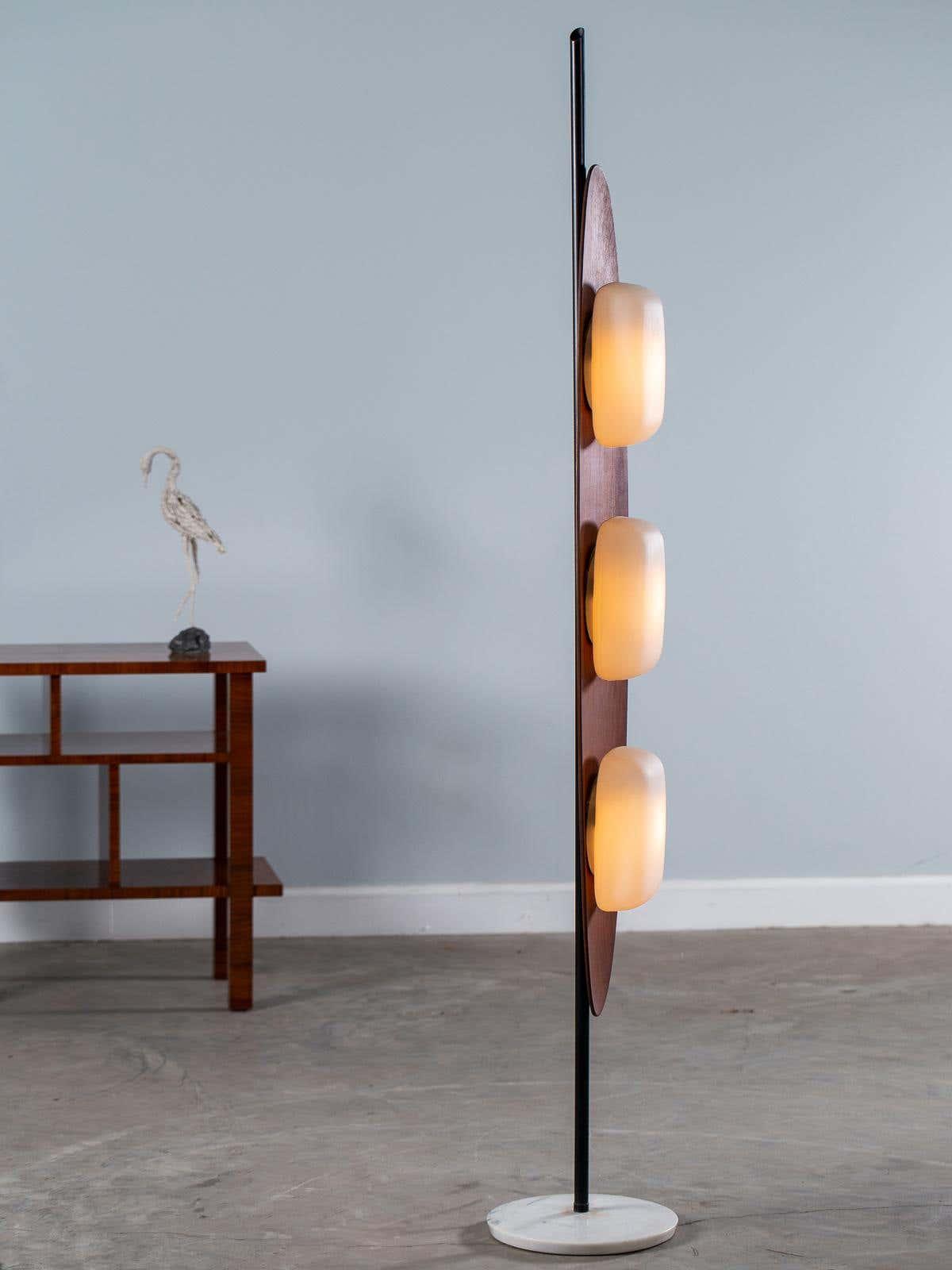 Camirara-gulvlampe i marmor