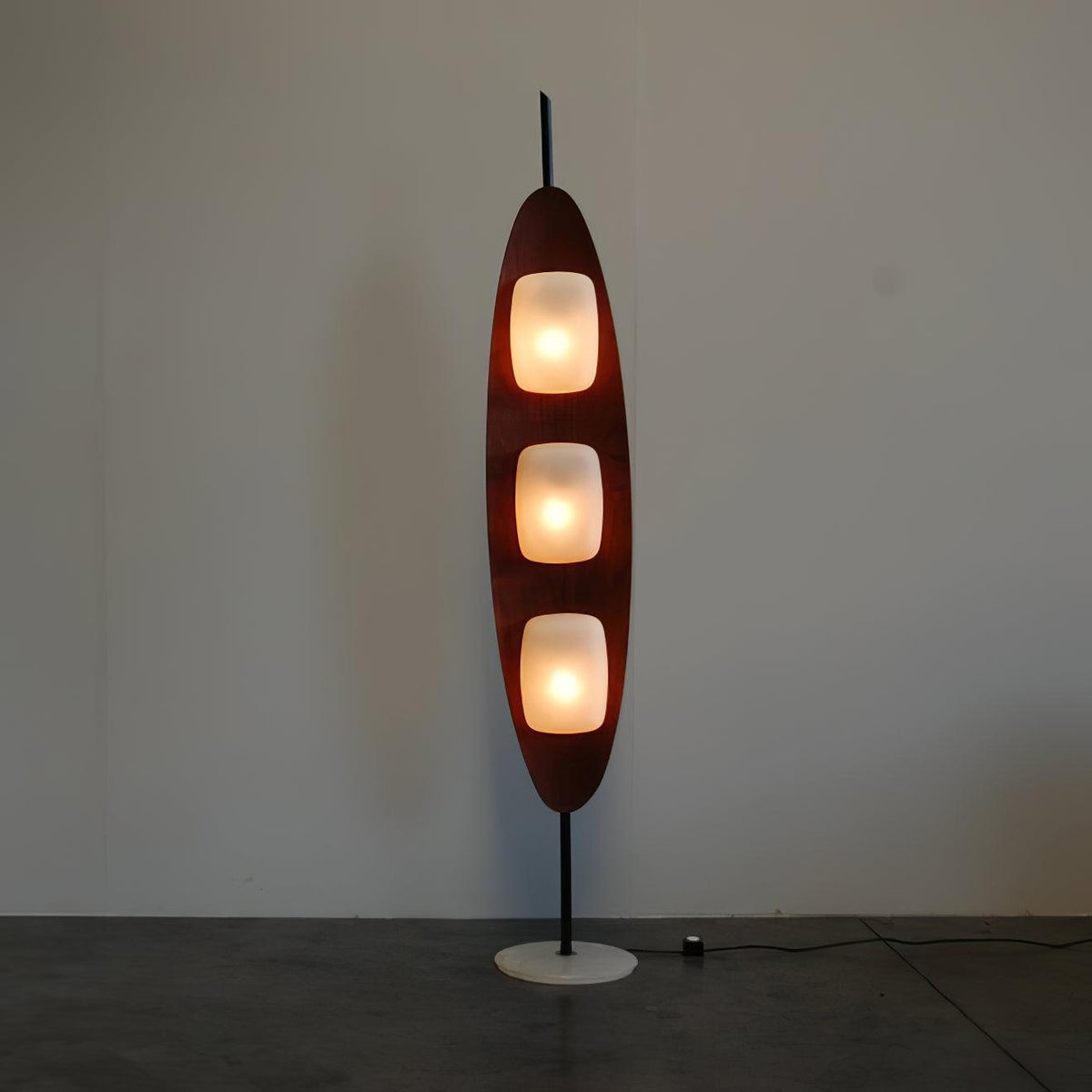 Camirara-gulvlampe i marmor
