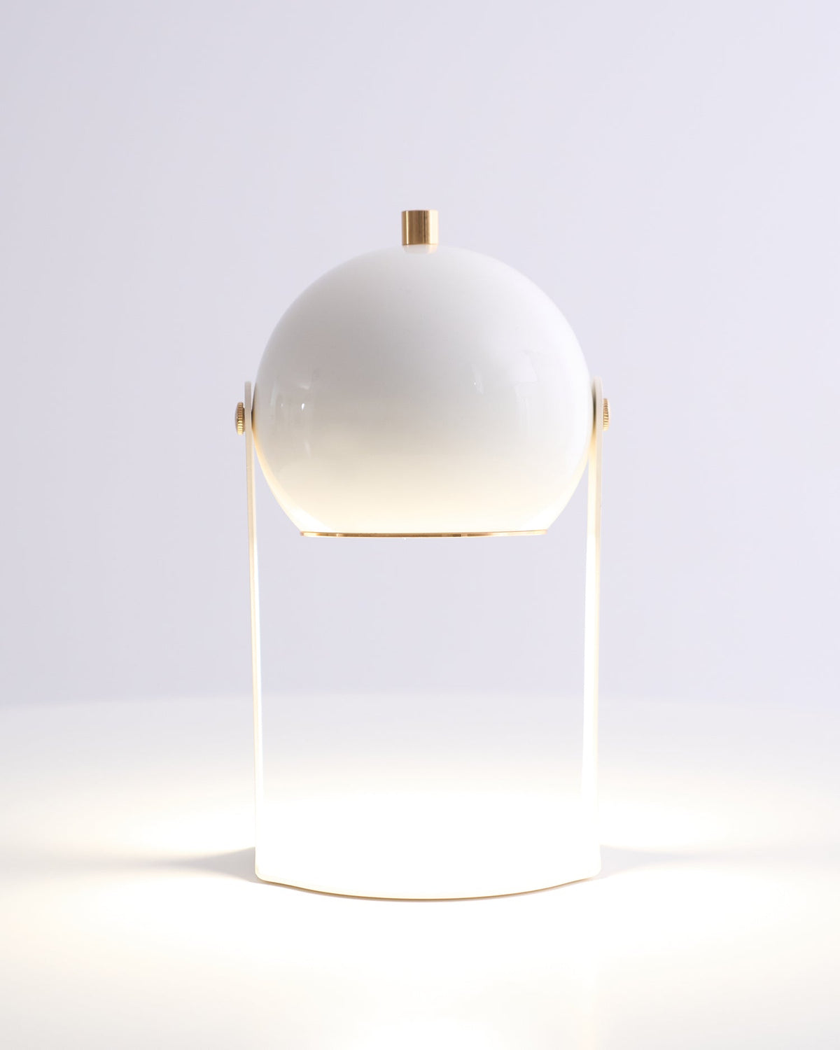 Ulsken minimalistisk bordlampe i akryl