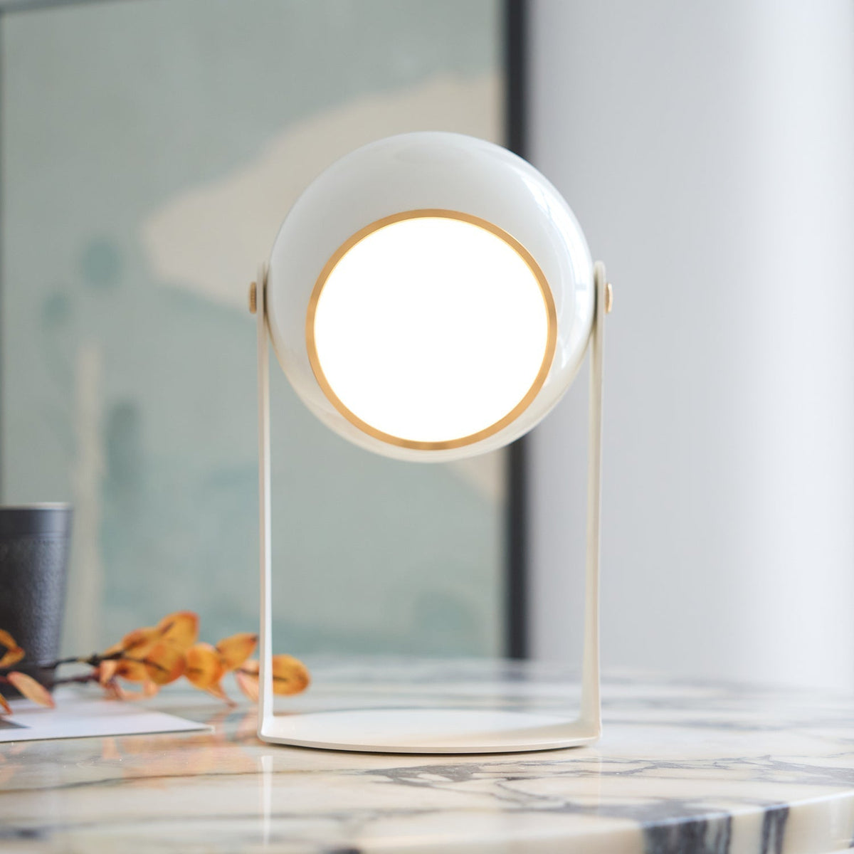 Ulsken minimalistisk bordlampe i akryl