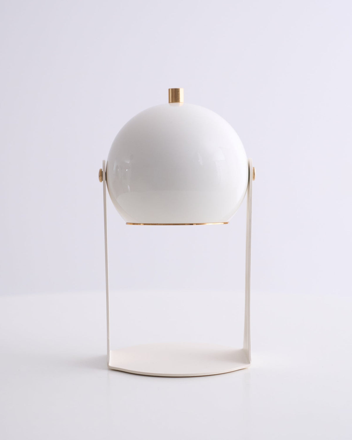 Ulsken minimalistisk bordlampe i akryl