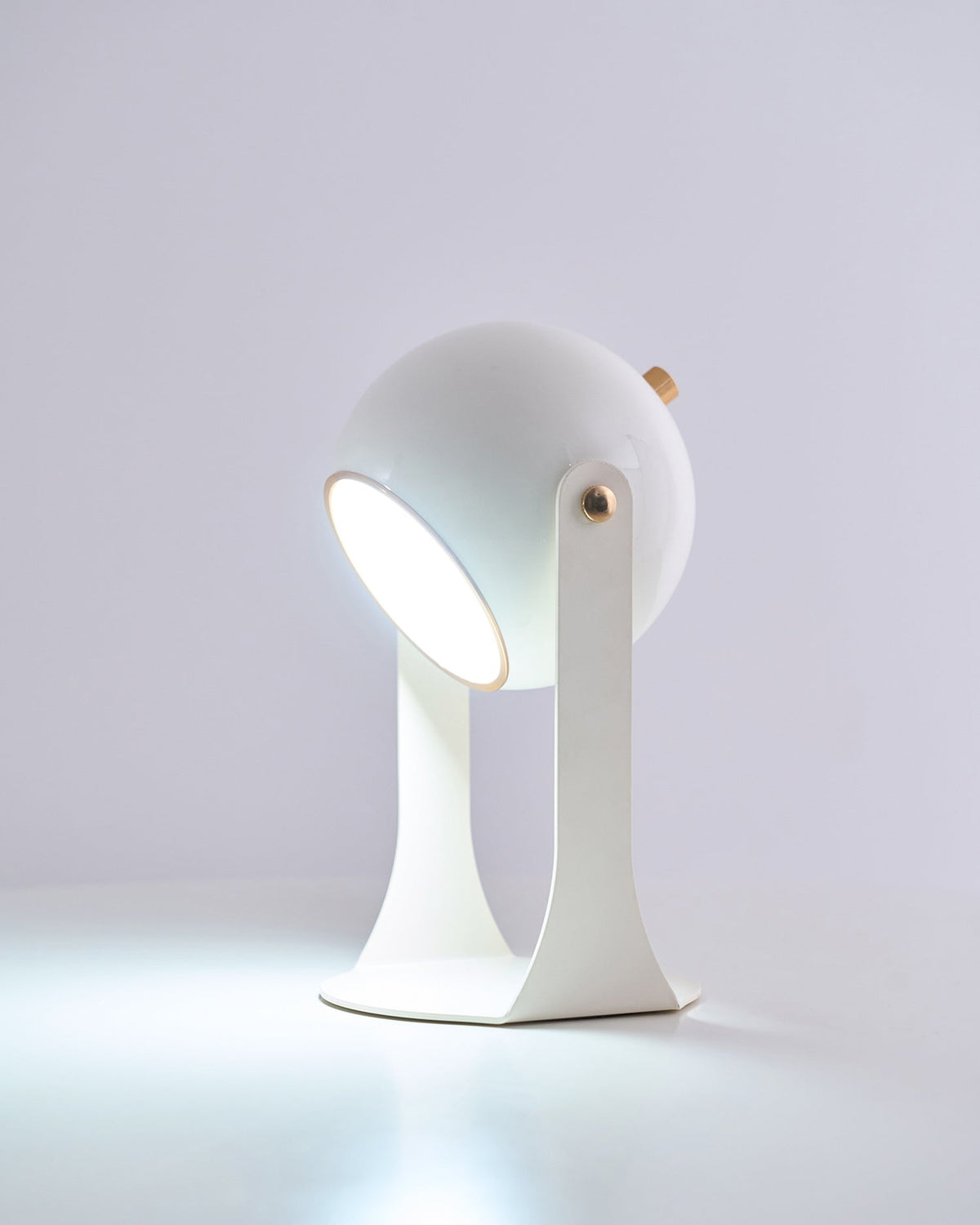 Ulsken minimalistisk bordlampe i akryl