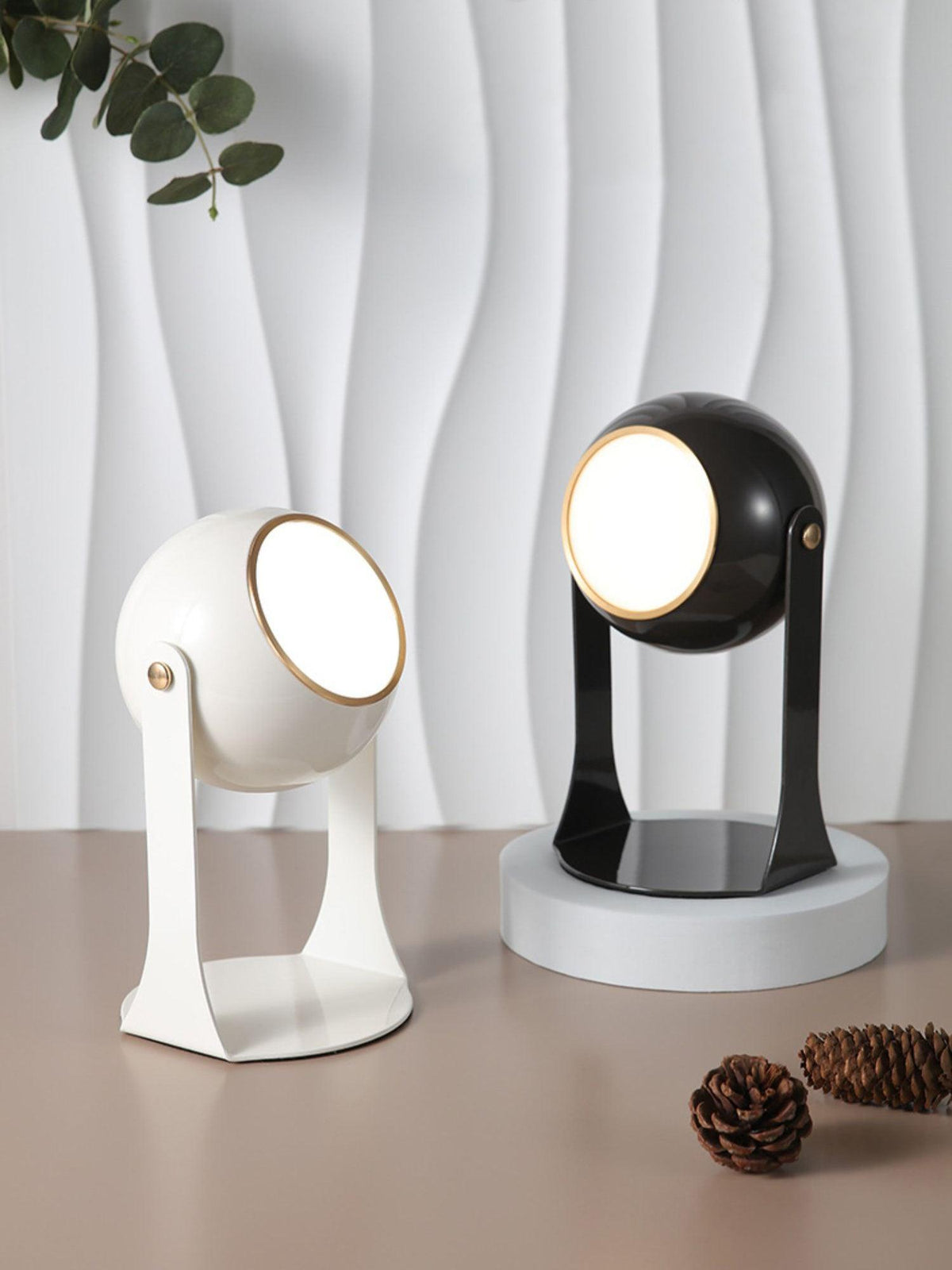 Ulsken minimalistisk bordlampe i akryl