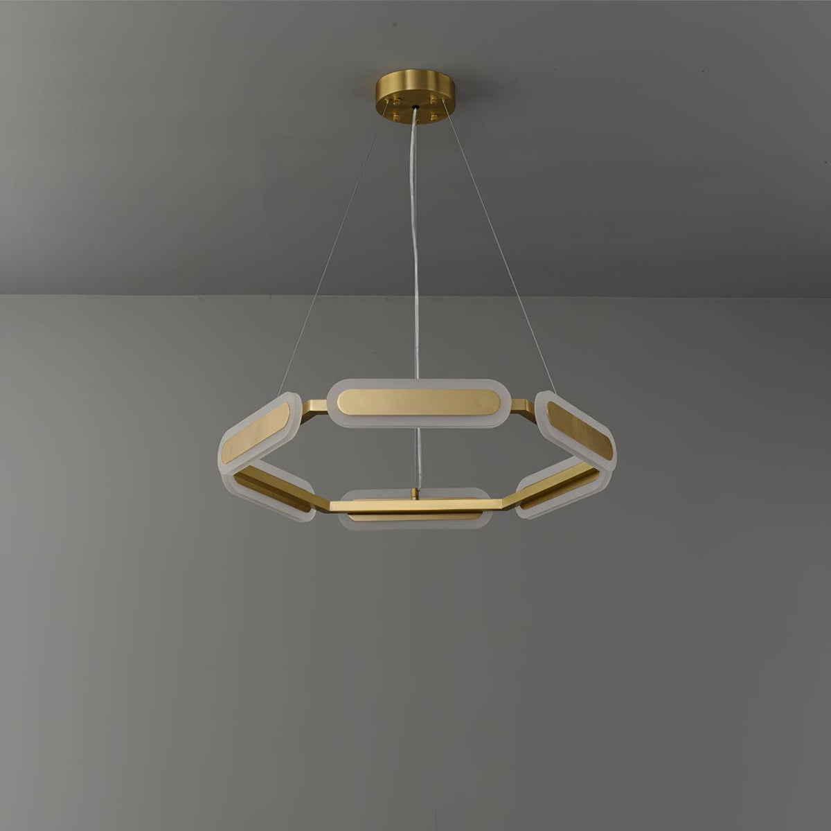Din geometrisk ljuskrona med mässingsring