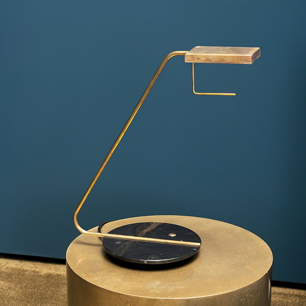 Petivine minimalistisk gulvlampe i marmor